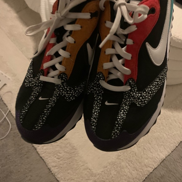 Nike Air Max Dawn SE Sneakers in Black, White, and Purple with Leopard Accents - Picture 4 of 16